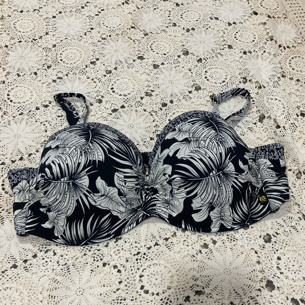 D-XXL swim top brand AQUA from La vie en rose